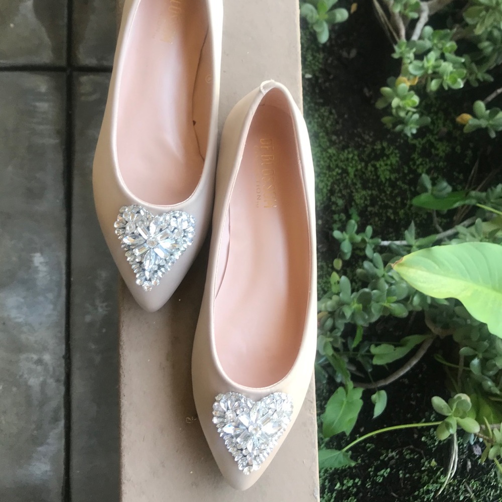Champagne satin with heart brooch